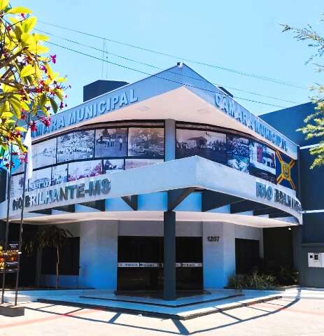 Justiça anula aumento de 45% em salários de políticos em Rio Brilhante