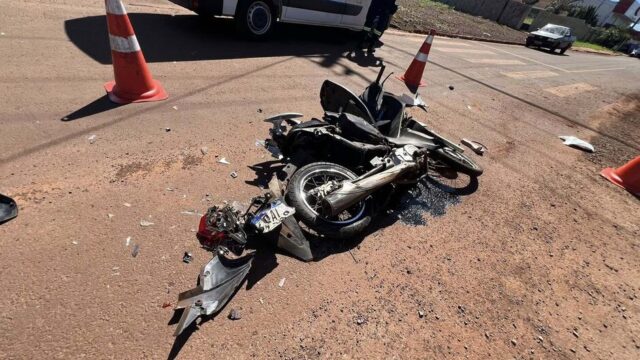 jovem escapa ilesa após ônibus passar por cima da moto –